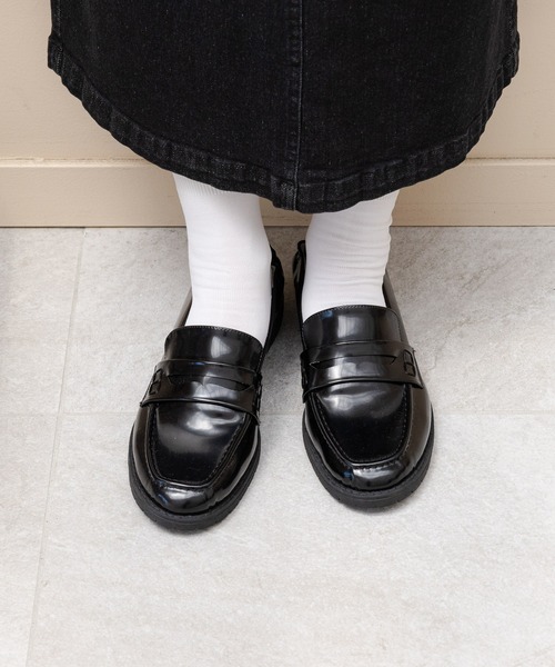 LAKOLE(ラコレ)の「【卒入式/オケージョンにも】ギャザーコインローファー / 135004(ローファー・レディース・ブラック/ブラック系その他/シルバー・MEDIUM/LARGE)」の3枚目の写真