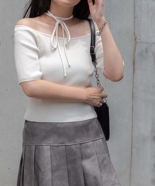 WEGO(ウィゴー)の「WEGO/チョーカーリボン付きオフショルニット(ニット/セーター・レディース・ホワイト/ブラック/レッド・FREE)」の5枚目の写真