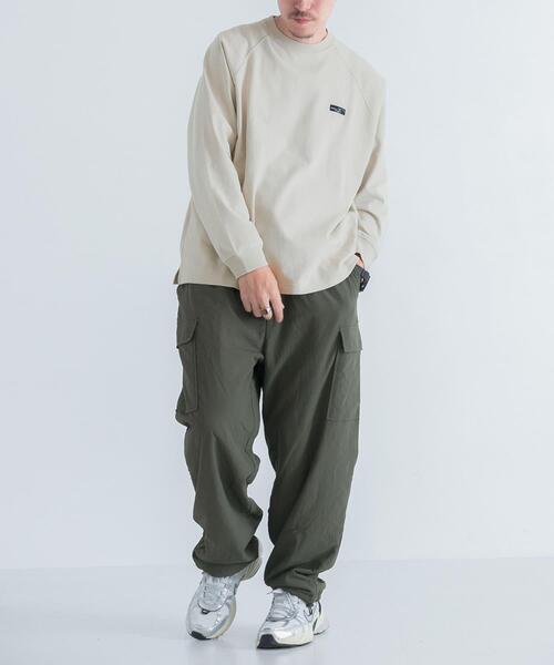 ITEMS URBANRESEARCH（アイテムズ アーバンリサーチ）の「天竺 ワンポイント ロングスリーブTシャツ（Tシャツ/カットソー・メンズ・ベージュ/その他1/ホワイト/ブルー/ブラック・MEDIUM/LARGE）」の18枚目の写真
