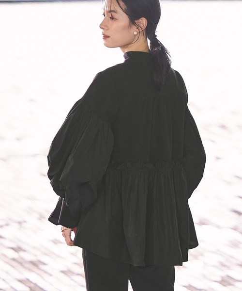 洗える ｜ 異素材 フリル ペプラム ボリュースリーブ TOPS ｜ 長袖 トップス 二の腕カバー 体型カバー 袖ボリューム オフィスカジュアル 通勤服 華やか ブラウス（シャツ/ブラウス）｜RUIRUE BOUTIQUE（ルイルエブティック）