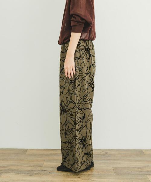 ITEMS URBANRESEARCH（アイテムズ アーバンリサーチ）の「イージーワイドストレートパンツ（その他パンツ・レディース・グリーン/ブラック/ブラウン/ライトベージュ/ドット・FREE）」の9枚目の写真