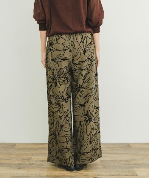 ITEMS URBANRESEARCH（アイテムズ アーバンリサーチ）の「イージーワイドストレートパンツ（その他パンツ・レディース・グリーン/ブラック/ブラウン/ライトベージュ/ドット・FREE）」の10枚目の写真