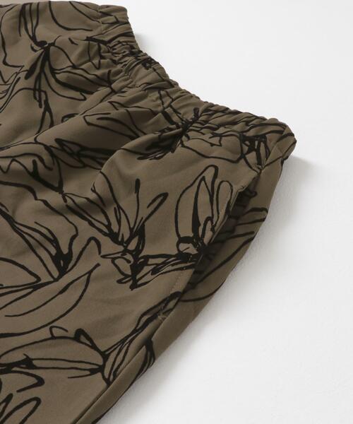 ITEMS URBANRESEARCH（アイテムズ アーバンリサーチ）の「イージーワイドストレートパンツ（その他パンツ・レディース・グリーン/ブラック/ブラウン/ライトベージュ/ドット・FREE）」の12枚目の写真