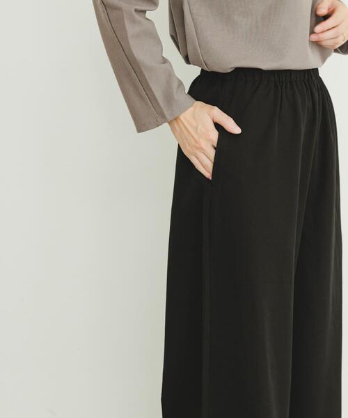 ITEMS URBANRESEARCH（アイテムズ アーバンリサーチ）の「イージーワイドストレートパンツ（その他パンツ・レディース・グリーン/ブラック/ブラウン/ライトベージュ/ドット・FREE）」の14枚目の写真