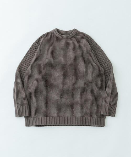 ITEMS URBANRESEARCH（アイテムズ アーバンリサーチ）の「ワッフル編み クルーネックニット（ニット/セーター・メンズ・チャコールグレー/ブラック/オフホワイト/オリーブ/モカ・SMALL/MEDIUM/LARGE）」の4枚目の写真