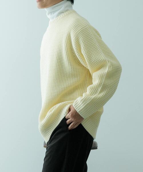 ITEMS URBANRESEARCH（アイテムズ アーバンリサーチ）の「ワッフル編み クルーネックニット（ニット/セーター・メンズ・チャコールグレー/ブラック/オフホワイト/オリーブ/モカ・SMALL/MEDIUM/LARGE）」の14枚目の写真