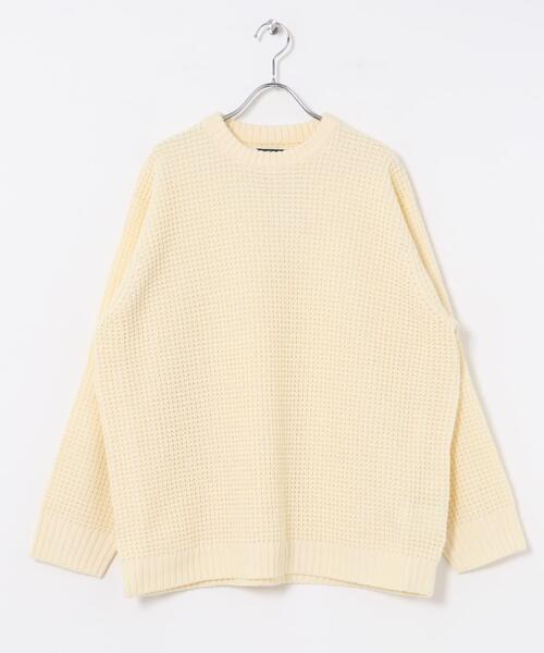 ITEMS URBANRESEARCH（アイテムズ アーバンリサーチ）の「ワッフル編み クルーネックニット（ニット/セーター・メンズ・チャコールグレー/ブラック/オフホワイト/オリーブ/モカ・SMALL/MEDIUM/LARGE）」の17枚目の写真