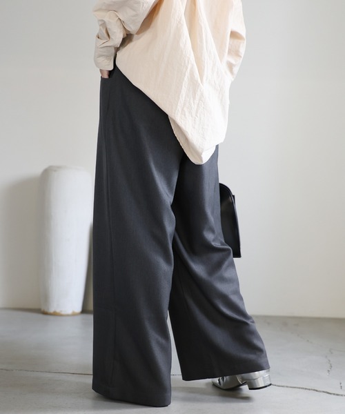 select MOCA(セレクトモカ)の「タックワイドシルエットパンツ(スラックス・レディース・チャコール/ブラック・MEDIUM/LARGE)」の17枚目の写真