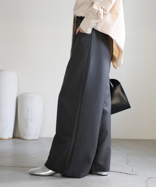 select MOCA(セレクトモカ)の「タックワイドシルエットパンツ(スラックス・レディース・チャコール/ブラック・MEDIUM/LARGE)」の16枚目の写真