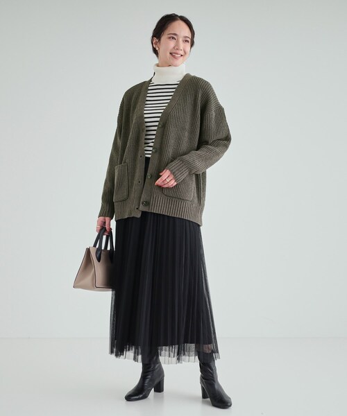 SHOO・LA・RUE(シューラルー)の「◆【高レビュー/洗える】ポケット付きが嬉しい ざっくり編み Vネックカーディガン(カーディガン/ボレロ・レディース・オフホワイト/マスタード/ベージュ/ブルー/チャコールグレー・00)」の11枚目の写真