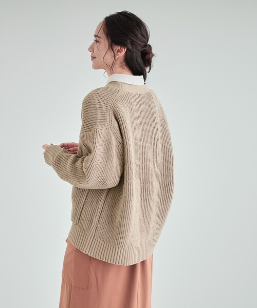 SHOO・LA・RUE(シューラルー)の「◆【高レビュー/洗える】ポケット付きが嬉しい ざっくり編み Vネックカーディガン(カーディガン/ボレロ・レディース・オフホワイト/マスタード/ベージュ/ブルー/チャコールグレー・00)」の14枚目の写真