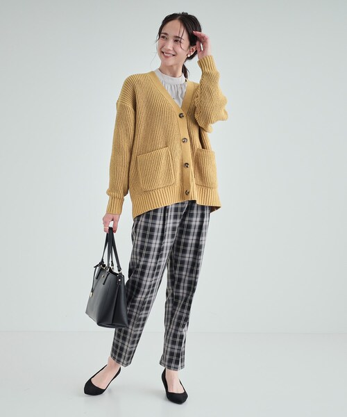 SHOO・LA・RUE(シューラルー)の「◆【高レビュー/洗える】ポケット付きが嬉しい ざっくり編み Vネックカーディガン(カーディガン/ボレロ・レディース・オフホワイト/マスタード/ベージュ/ブルー/チャコールグレー・00)」の19枚目の写真