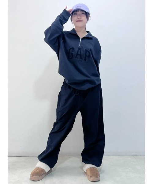 GAP（ギャップ）の「リラックス GAPロゴ ハーフジップ スウェット・トレーナー（スウェット・メンズ・ブラック/ライトグレー・L/M/XL/S/XS）」の17枚目の写真