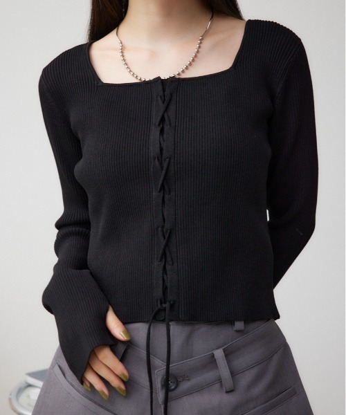 AZUL by moussy(アズールバイマウジー)の「レースアップデザインリブニット(ニット/セーター・レディース・ブラック/グレー/ピンク/ブルー/アイボリー・FREE)」の3枚目の写真