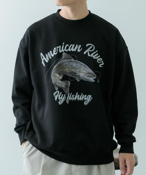 ITEMS URBANRESEARCH（アイテムズ アーバンリサーチ）の「クルーネックスエット fishing（スウェット・メンズ・ブラック/グレー/オートミール・MEDIUM/LARGE）」の2枚目の写真