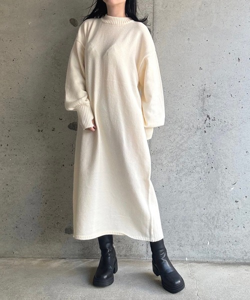 merrylatte(メリーラテ)の「指穴付ロングニットワンピース(ワンピース・レディース・アイボリー・FREE)」の14枚目の写真