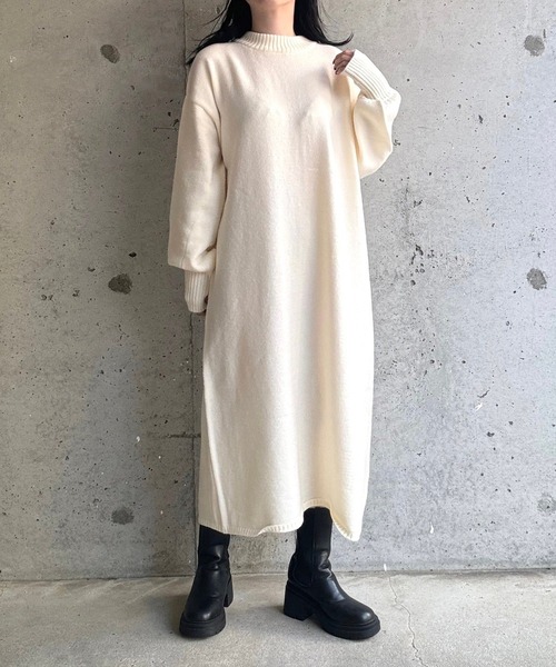 merrylatte(メリーラテ)の「指穴付ロングニットワンピース(ワンピース・レディース・アイボリー・FREE)」の16枚目の写真