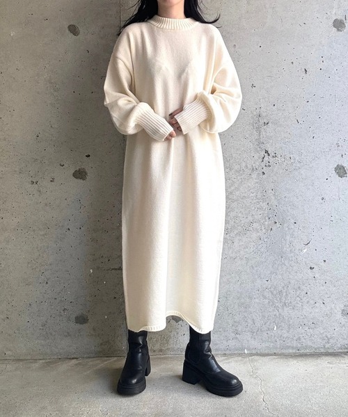 merrylatte(メリーラテ)の「指穴付ロングニットワンピース(ワンピース・レディース・アイボリー・FREE)」の17枚目の写真
