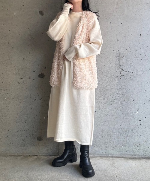 merrylatte(メリーラテ)の「指穴付ロングニットワンピース(ワンピース・レディース・アイボリー・FREE)」の11枚目の写真