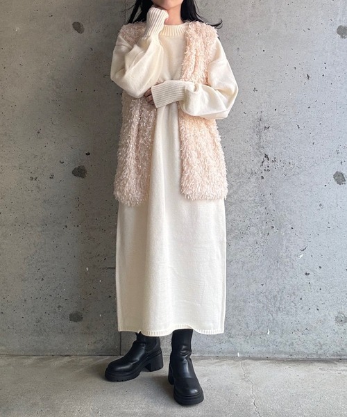 merrylatte(メリーラテ)の「指穴付ロングニットワンピース(ワンピース・レディース・アイボリー・FREE)」の2枚目の写真