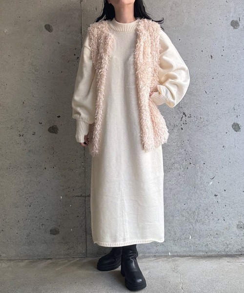 merrylatte(メリーラテ)の「指穴付ロングニットワンピース(ワンピース・レディース・アイボリー・FREE)」の4枚目の写真