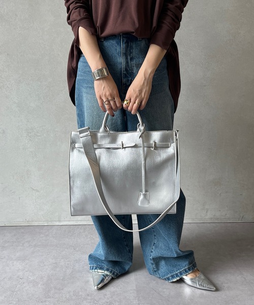 DouDou(ドゥドゥ)の「【WEB限定】棒ヒネリベルトA4トート(ショルダーバッグ・レディース・ブラック/シルバー・FREE)」の2枚目の写真