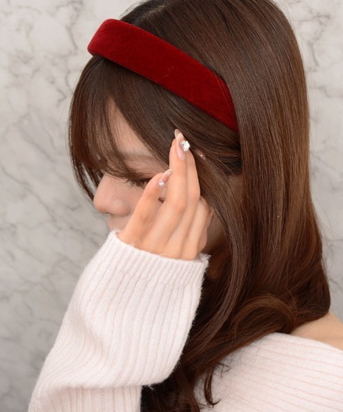 Mayree(メイリー)の「【float】ベロア シンプル クッション カチューシャ【3サイズ展開】(カチューシャ・レディース・ブラック系1/ブラック系3/ワイン系1/ワイン系3/ブラック系2/ワイン系2・FREE)」の6枚目の写真