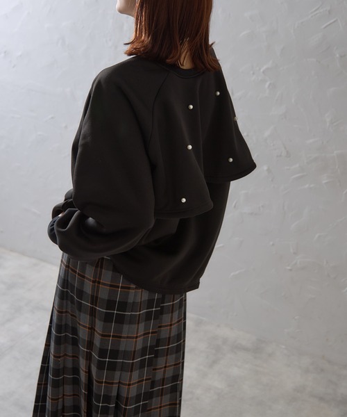 each（イーチ）の「前後2WAYパールケープ付裏起毛スウェット（スウェット・レディース・アイボリー/ブラック/グリーン・FREE）」の15枚目の写真