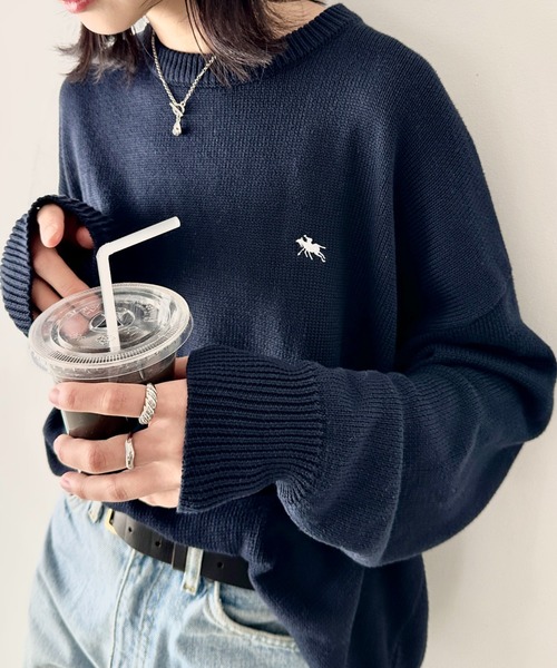 POLOCHAMPS(ポロチャンプス)の「POLOCHAMPS(ポロチャンプス)/ポロチャンプス 別注 ワンポイント刺繍 クルーネック 長袖 オーバーサイズニット セーター(ニット/セーター・レディース・グレー/ブラック/ネイビー・L/M)」の3枚目の写真