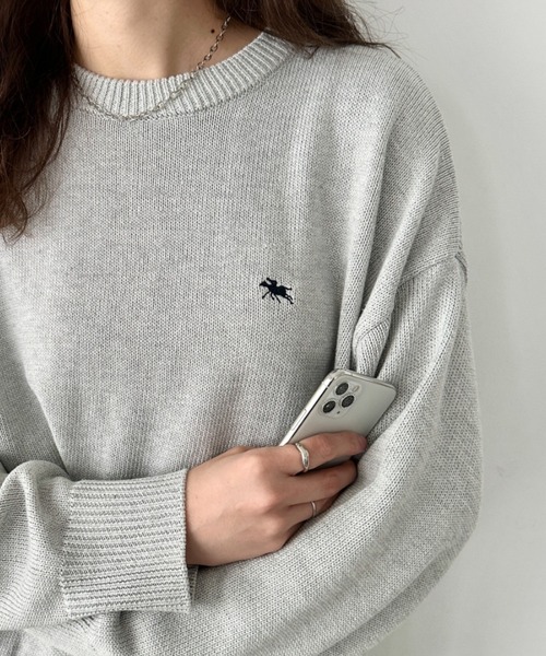 POLOCHAMPS(ポロチャンプス)の「POLOCHAMPS(ポロチャンプス)/ポロチャンプス 別注 ワンポイント刺繍 クルーネック 長袖 オーバーサイズニット セーター(ニット/セーター・レディース・グレー/ブラック/ネイビー・L/M)」の12枚目の写真