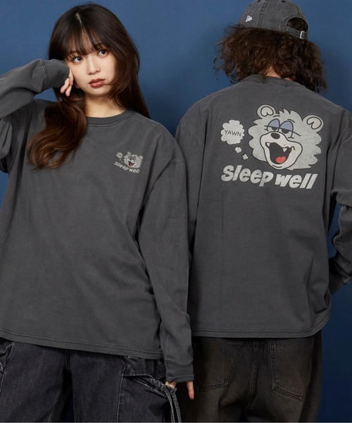 unrelaxing（アンリラクシング）の「ヴィンテージライク 古着風 綿100％ピグメント加工TプリントTシャツ　ロングTシャツ（Tシャツ/カットソー・メンズ・ブラック系その他6/ブラック系1/ブラック系3/その他10/A/ブラック/ブラック系その他2/ブラック×レッド/ブラック系6/ブラック系7/ブラック系8/その他27/その他28/ブラック×シルバー/ブラック系2/ブラック系4/ブラウン系/その他29/ブラック系その他/ブラック系その他3/ブラック系その他5/ブラック×ブルー/その他12/その他20/その他21/その他19/ライトブラック/ブラック×ゴールド/ブラック系5/その他13/スミクロ/ブラック系その他7/ブラウン系9・SMALL/MEDIUM/LARGE/X-LARGE）」の5枚目の写真