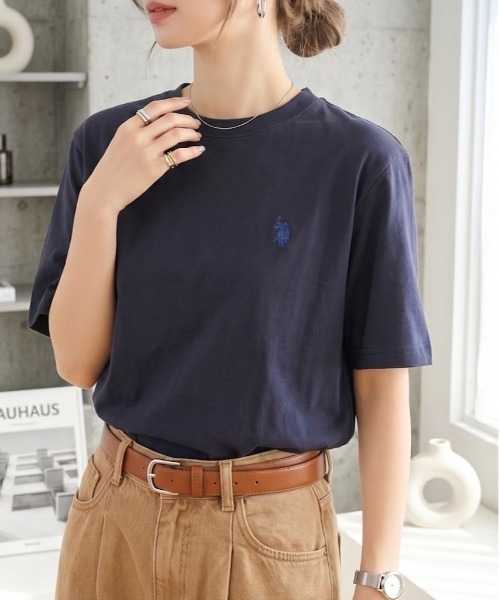 U.S. POLO ASSN.(ユーエスポロアッスン)の「U.S. POLO ASSN. ベーシック クルーネック 半袖 Tシャツ(Tシャツ/カットソー・レディース・キャメル/ブラック/ネイビー/サーモンピンク/オフホワイト/グリーン・L/M/S)」の4枚目の写真