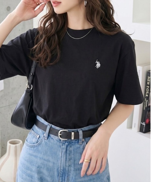 U.S. POLO ASSN.(ユーエスポロアッスン)の「U.S. POLO ASSN. ベーシック クルーネック 半袖 Tシャツ(Tシャツ/カットソー・レディース・キャメル/ブラック/ネイビー/サーモンピンク/オフホワイト/グリーン・L/M/S)」の1枚目の写真