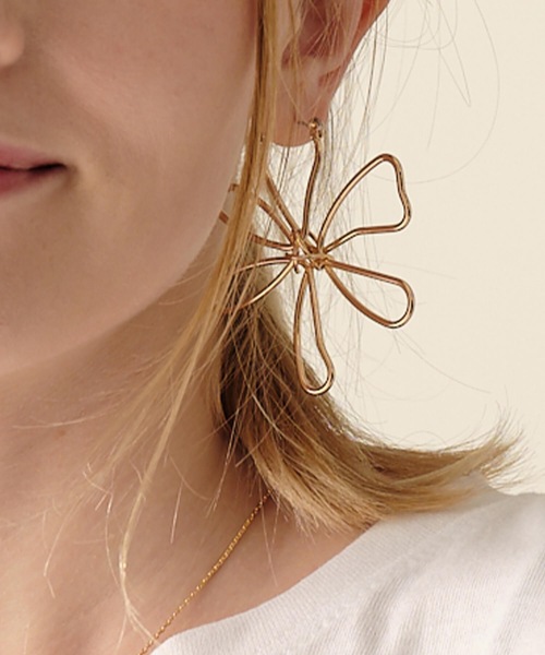 ANOH（アノー）の「フラワーフープピアス（ピアス（両耳用）・レディース・シルバー/ゴールド・FREE）」の11枚目の写真