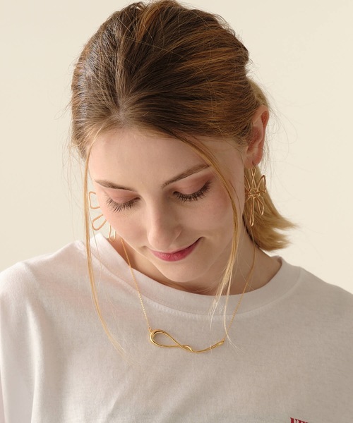 ANOH（アノー）の「フラワーフープピアス（ピアス（両耳用）・レディース・シルバー/ゴールド・FREE）」の10枚目の写真