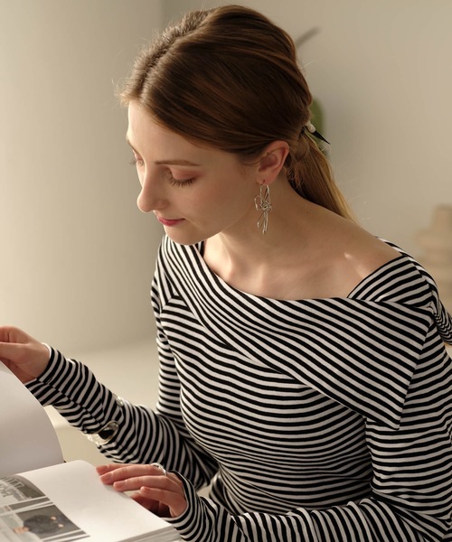 ANOH（アノー）の「フラワーフープピアス（ピアス（両耳用）・レディース・シルバー/ゴールド・FREE）」の5枚目の写真