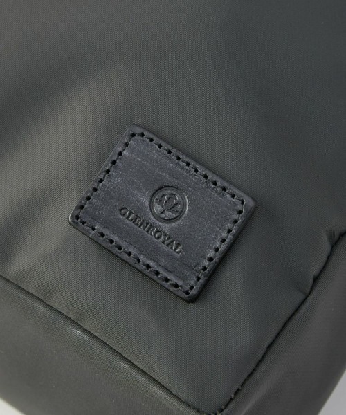 GLENROYAL(グレンロイヤル)の「【GLENROYAL/グレンロイヤル】J2-0041 デイパック (ナイロンツイル)(バックパック/リュック・メンズ・チャコールグレー/ブラック・00)」の9枚目の写真
