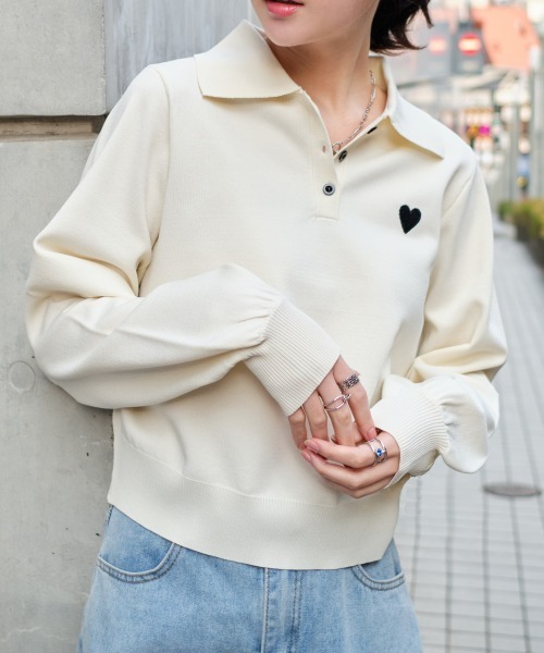 Rejoule（リジュール）の「ハート刺繍スポンディッシュポロニット（ニット/セーター・レディース・ブラック/アイボリー/ホワイト×ブラック・FREE）」の2枚目の写真