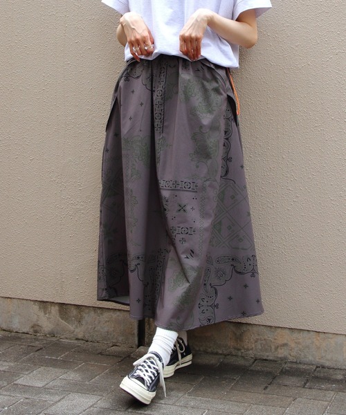 WILD THINGS（ワイルドシングス）の「WILD THINGS/ワイルドシングス　プリントラックススカート　PRINT LAX SKIRT（スカート・レディース・ネイビー/グレー・M）」の2枚目の写真