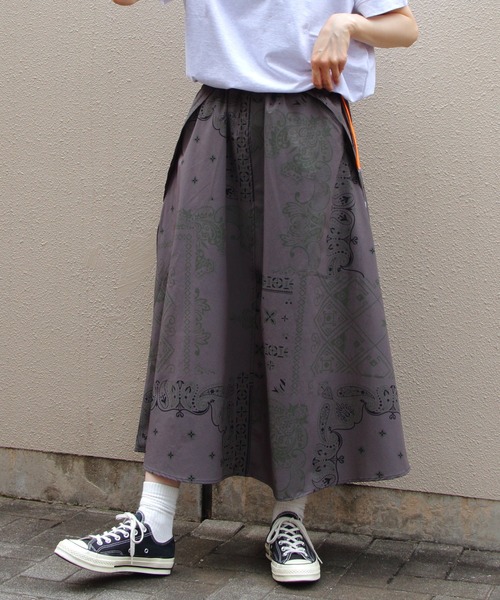 WILD THINGS（ワイルドシングス）の「WILD THINGS/ワイルドシングス　プリントラックススカート　PRINT LAX SKIRT（スカート・レディース・ネイビー/グレー・M）」の4枚目の写真