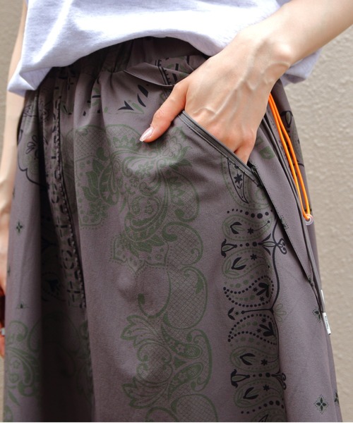 WILD THINGS（ワイルドシングス）の「WILD THINGS/ワイルドシングス　プリントラックススカート　PRINT LAX SKIRT（スカート・レディース・ネイビー/グレー・M）」の9枚目の写真