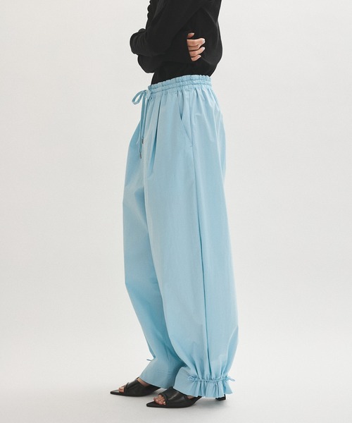 ADAM ET ROPE'（アダムエロペ）の「【新色追加】・【撥水】ウエストタックイージーパンツ（その他パンツ・レディース・ブラック/サックスブルー/ベージュ/スミクロ・38/36）」の13枚目の写真