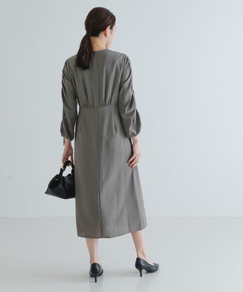 URBAN RESEARCH（アーバンリサーチ）の「LA MAISON　ギャザースリーブワンピース（ワンピース・レディース・カーキ/ブラック/ブルー・-）」の10枚目の写真