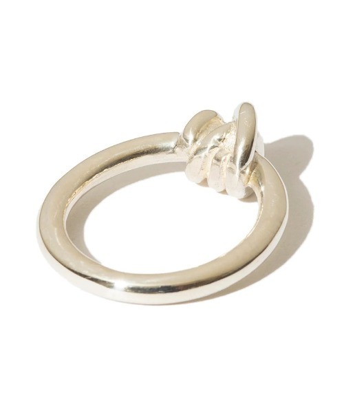 LAPUIS(ラピュイ)の「LAPUIS Coil ring(ラピュイ コイル リング)(リング・メンズ・シルバー/ゴールド・11号/9号)」の7枚目の写真