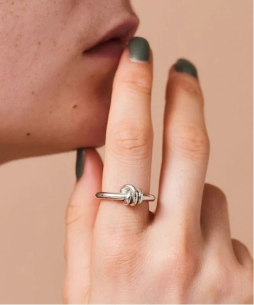 LAPUIS(ラピュイ)の「LAPUIS Coil ring(ラピュイ コイル リング)(リング・メンズ・シルバー/ゴールド・11号/9号)」の12枚目の写真