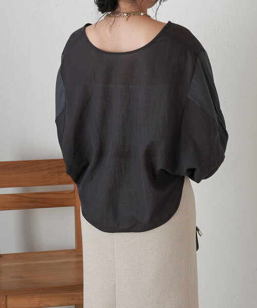 Jena espace merveilleux（ジェナ　エスパスメルヴェイユ）の「【さわ企画】【WEB限定】袖ボリュームシアーシャツ（シャツ/ブラウス・レディース・オフホワイト/チャコールグレー・FREE）」の3枚目の写真