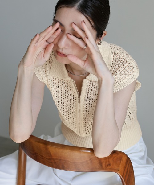 select MOCA(セレクトモカ)の「メッシュニットフロントジップトップス(ニット/セーター・レディース・ブラック/オフホワイト/グレー・FREE)」の10枚目の写真
