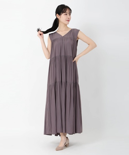 STRAWBERRY-FIELDS(ストロベリーフィールズ)の「パウダーサテンティアードワンピース(スカート・レディース・ブラウン/レッド/ブラック/ブルー/カーキ/ボルドー/モーブ系・2)」の5枚目の写真