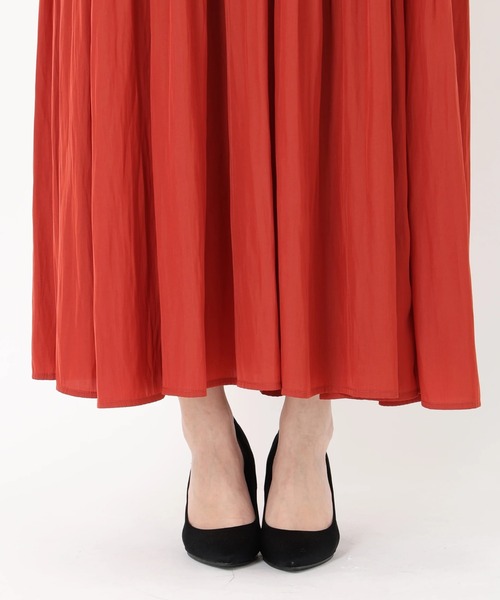 STRAWBERRY-FIELDS(ストロベリーフィールズ)の「パウダーサテンティアードワンピース(スカート・レディース・ブラウン/レッド/ブラック/ブルー/カーキ/ボルドー/モーブ系・2)」の15枚目の写真