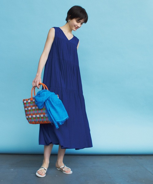 STRAWBERRY-FIELDS(ストロベリーフィールズ)の「パウダーサテンティアードワンピース(スカート・レディース・ブラウン/レッド/ブラック/ブルー/カーキ/ボルドー/モーブ系・2)」の8枚目の写真